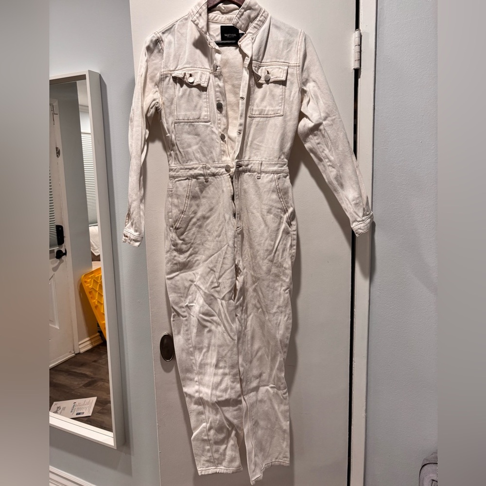 Cool crème denim jumpsuit by Nasty Gal!